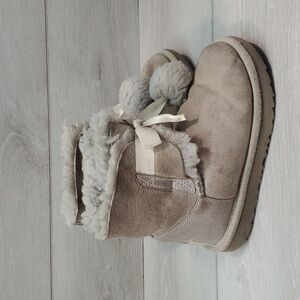 Ugg Australia Kids Girls Gita Pom Pom Leather Sheepskin Boots shoes sz 11